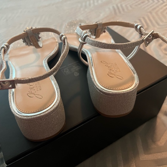 badgley mischka crystal silver sandals, size 10. Excellent condition - Picture 5 of 7